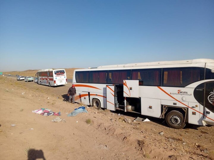 جزئیات حادثه واژگونی اتوبوس در جاده سبزوار به نیشابور و اقدامات امدادی