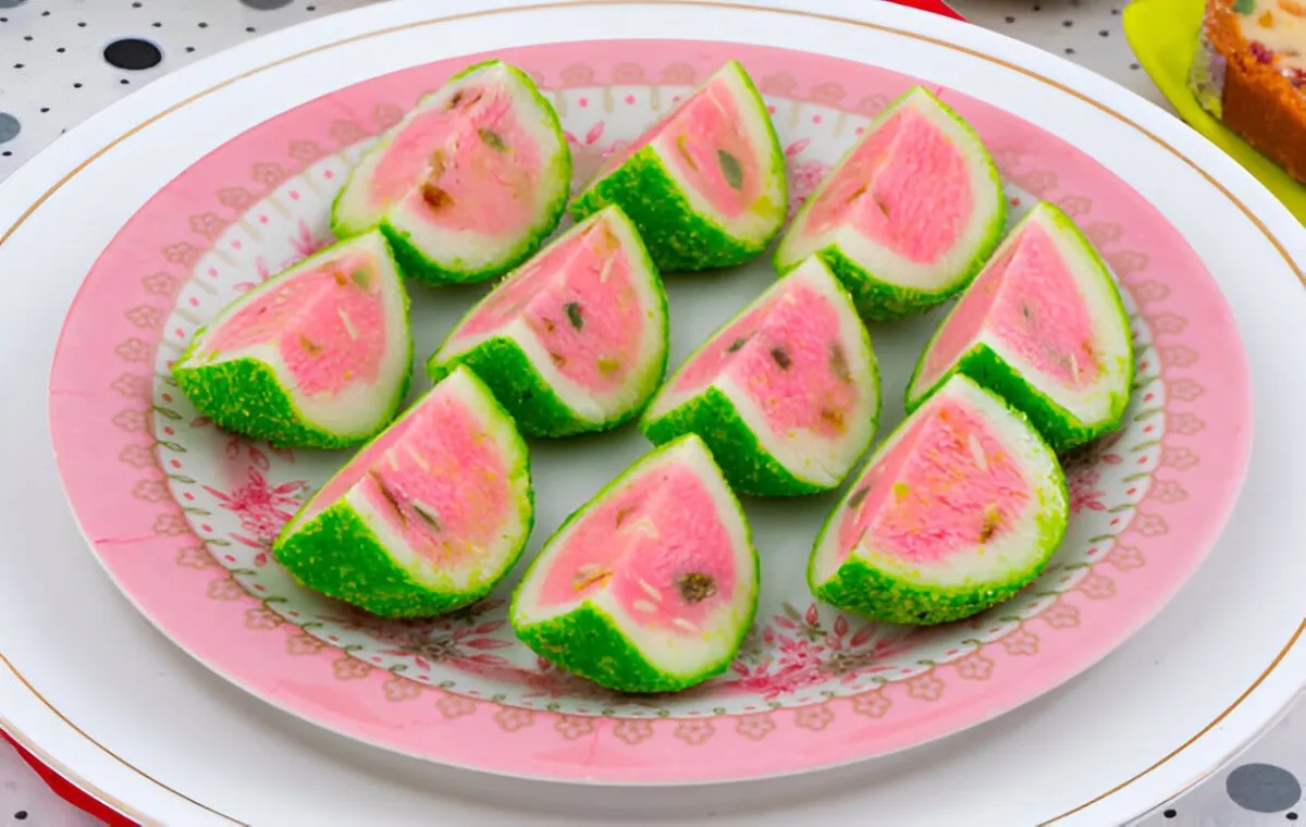 طرز تهیه شکلات هندوانه مخصوص شب یلدا با روش‌های خلاقانه و آسان