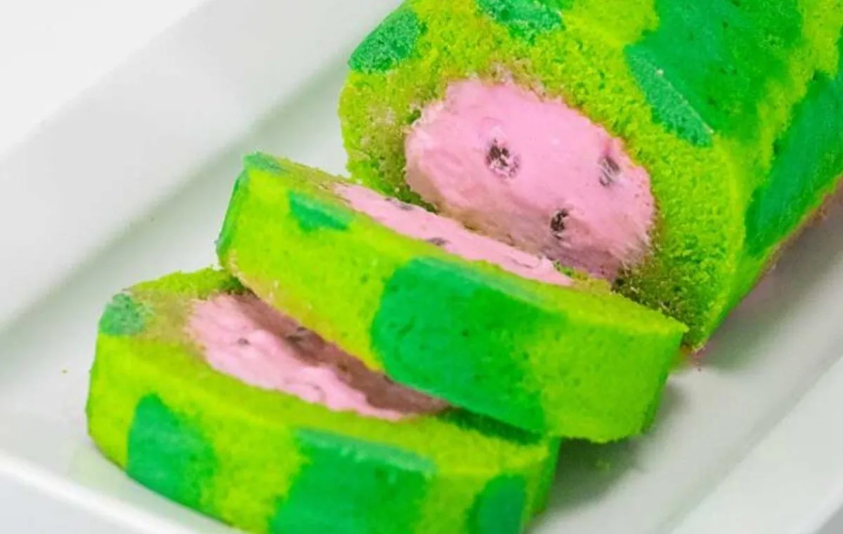 طرز تهیه رولت هندوانه‌ای یلدایی | آموزش مرحله‌به‌مرحله