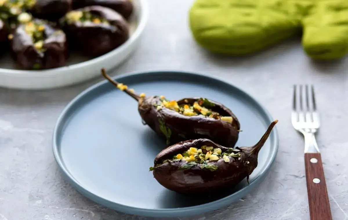 طرز تهیه ترشی بادمجان شکم پر خوشمزه و مجلسی