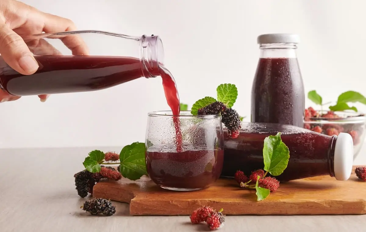 روش تهیه شربت شاه‌توت خانگی و سالم در چند قدم