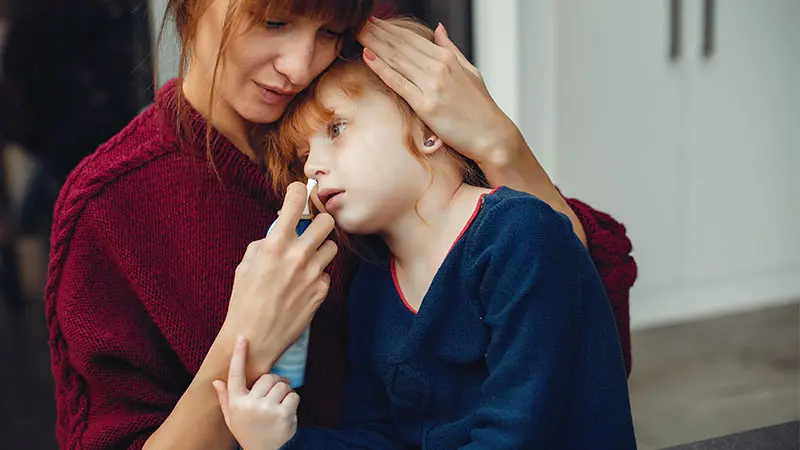 آیا گریه کردن جلوی کودک مشکل‌ساز است؟ | راهنمای والدین