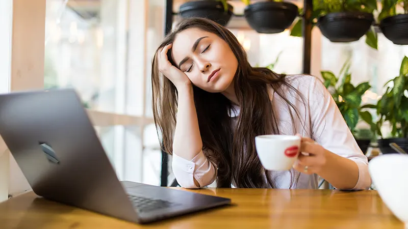 دلایل خستگی دائمی در زندگی مدرن و راهکارهای مقابله