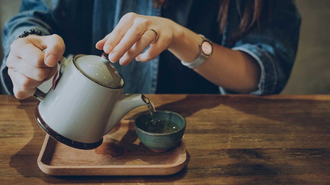 تأثیر نوشیدنی‌های گرم بر استحکام استخوان‌های زنان مسن