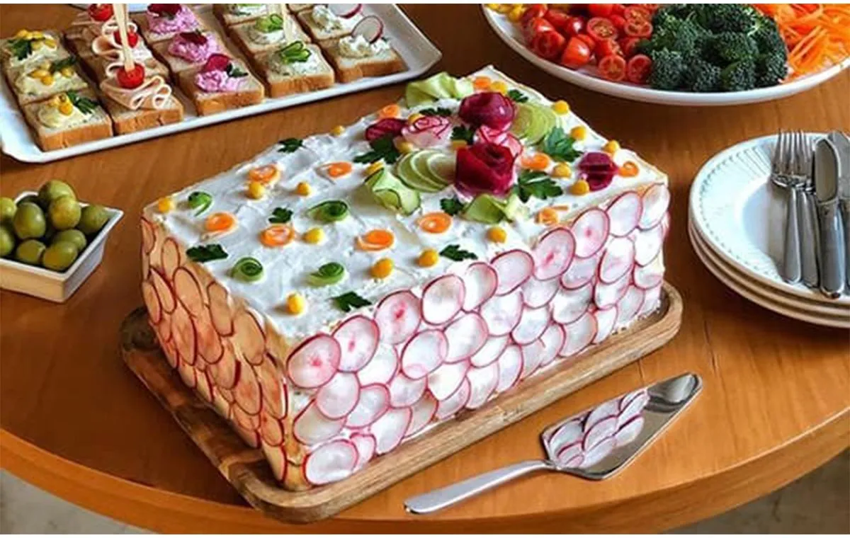 راهنمای جامع و مرحله به مرحله برای تهیه کیک مرغ مجلسی و فینگر فود