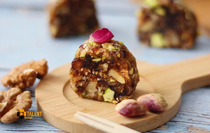 طرز تهیه رول مغزدار خرمایی سالم و رژیمی در خانه