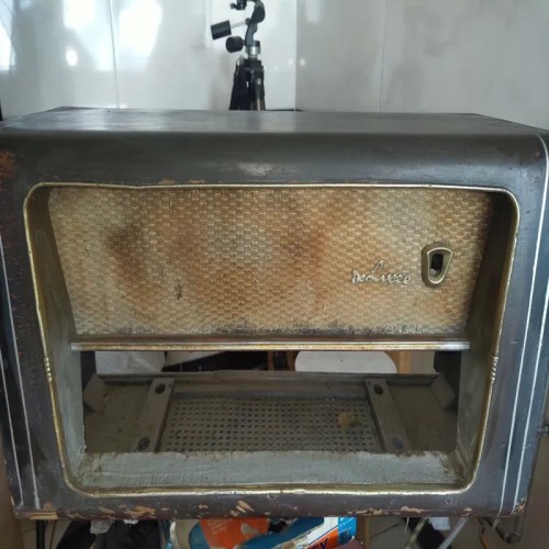 خرید بدنه رادیو قدیمی چوبی سالم و ترمیم‌پذیر