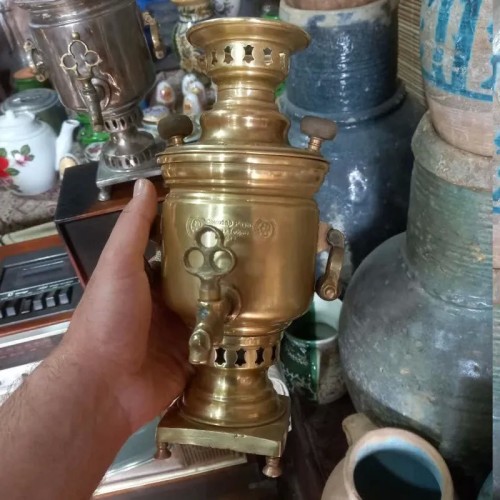 سماور برنجی نیم لیتری سنگین با طراحی خاص