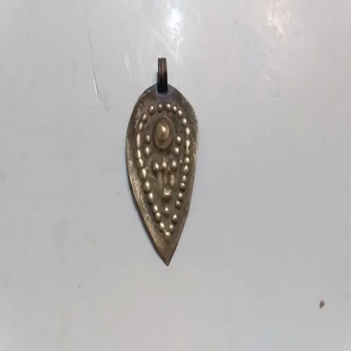 فروش آویز قدیمی پولکی با طرح‌های خاص و منحصر به فرد