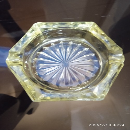 فروش زیرسیگاری قدیمی روسی زرد لیمویی با کیفیت