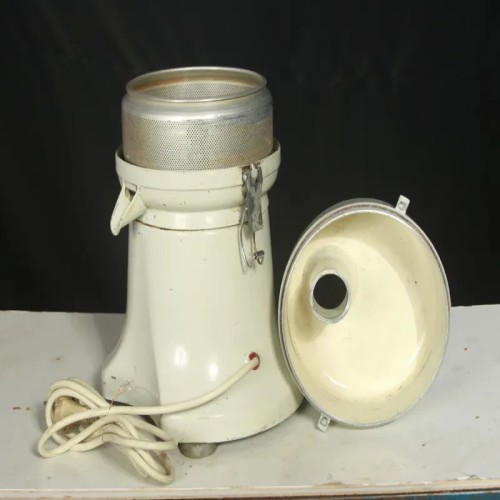 آبمیوه گیری تورمیکس قدیمی بشرط سلامت و کار عالی