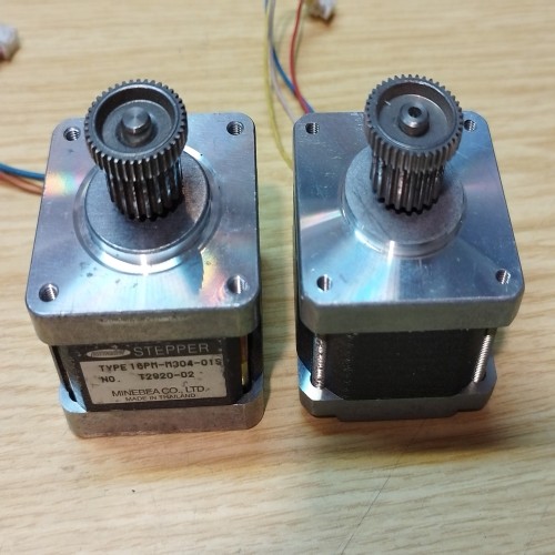 فروش دو عدد استپ موتور نما 16 مناسب پروژه‌های صنعتی