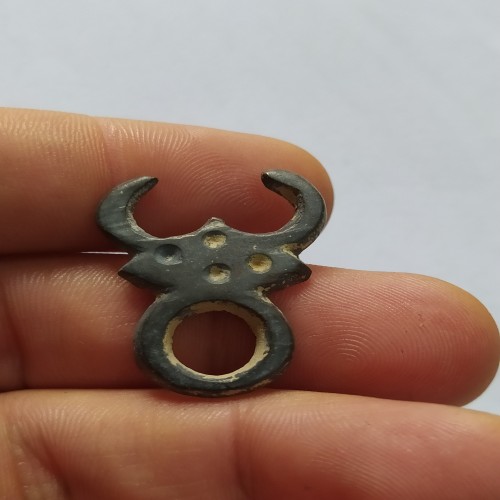 فروش آویز گردنی قدیمی شکل حیوانی با اصالت و مفرقی