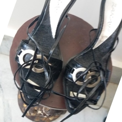 صندل زنانه مجلسی بند دار سایز 38 با کیفیت عالی