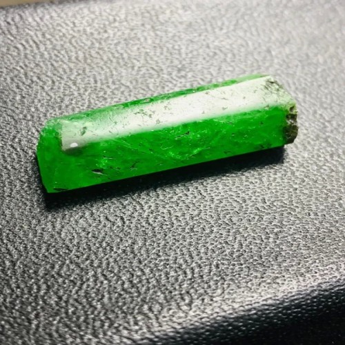 فروش زمرد راف طبیعی 25 قیراط با بهترین قیمت