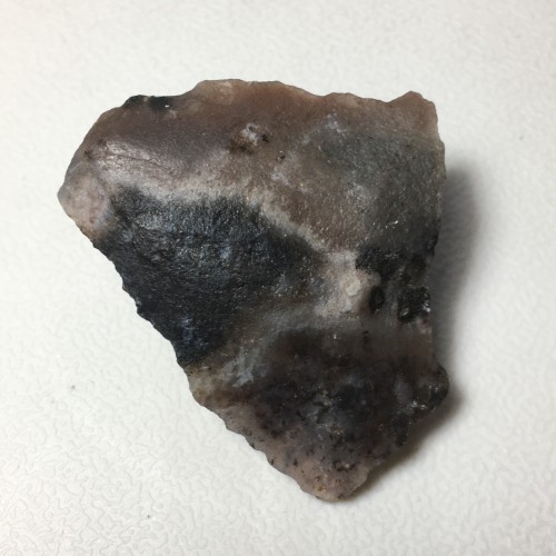 فروش سنگ عقیق راف طبیعی با وزن 27 گرم و سایز 4/5×4 سانتی‌متر