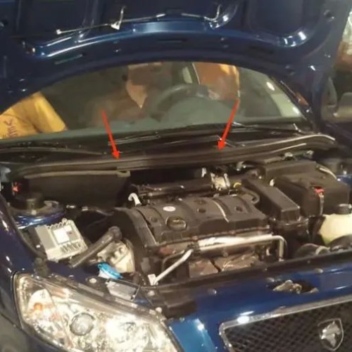 نوار لاستیکی بزرگ عقبی زیر کاپوت رانا ایساکو