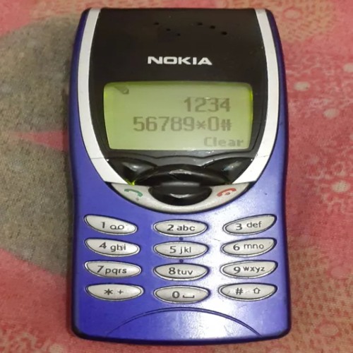 فروش گوشی نوکیا 8210 سالم و کم کارکرد قدیمی