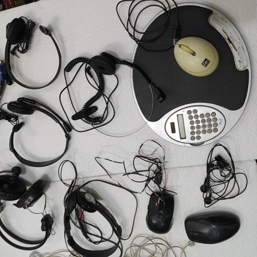 موس پد هدفون و قطعات معیوب و سالم برای تعمیر و بازیافت