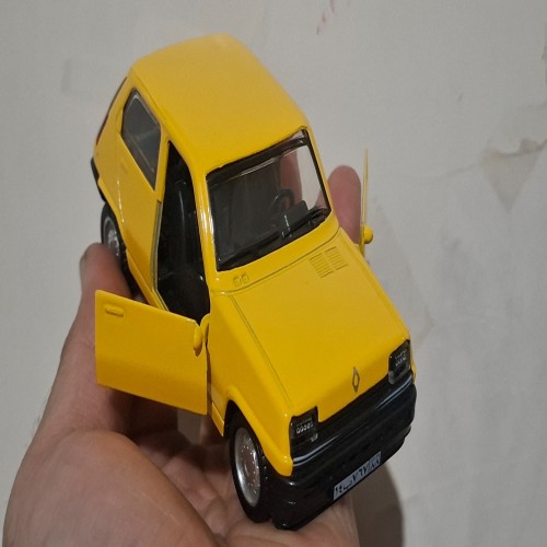 ماکت رنو 5 زرد قناری موزیکال و چراغ دار