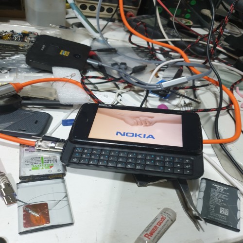 فروش گوشی نوکیا N900 سالم و تمیز با انتن دهی عالی