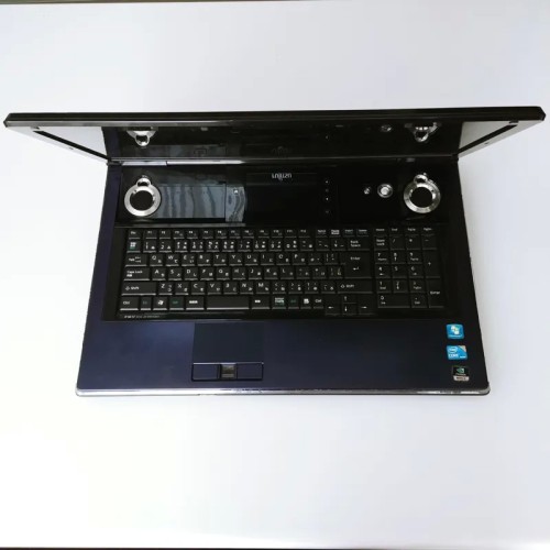 فروش فوجیتسو 18 اینچ با دو صفحه نمایش و گرافیک قدرتمند