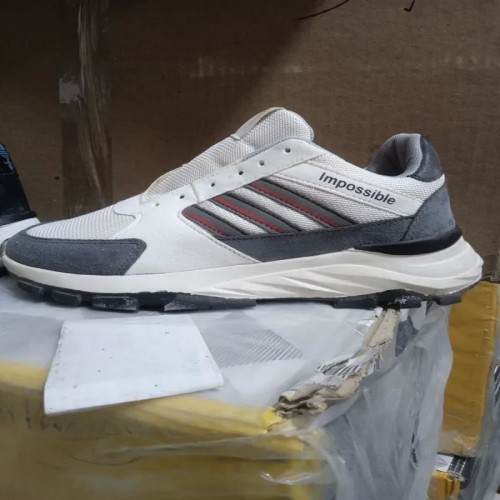 فروش کفش مردانه با تنوع رنگ و سایزهای مختلف