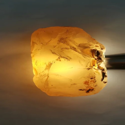 فروش سنگ عقیق راف طوسی روشن و شفاف با وزن 360 گرم