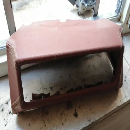 فروش قاب فابریک رادیو پخش پاترول با روکش چرمی سالم