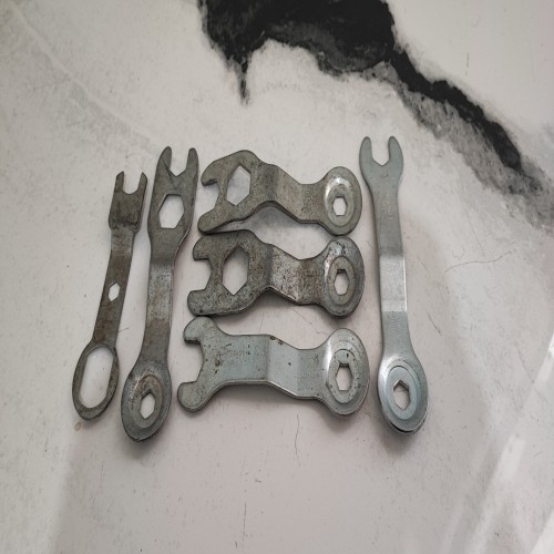 فروش 6 عدد آچار مدل خاص و قدیمی و مهردار