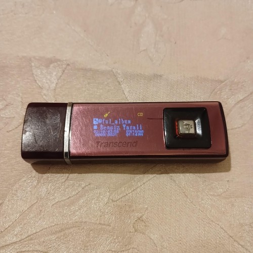 فروش موزیک پلیر ترنسند 2 گیگ حافظه داخلی با باتری داخلی