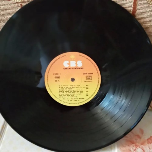 فروش دو عنوان صفحه گرام ایرانی و خارجی