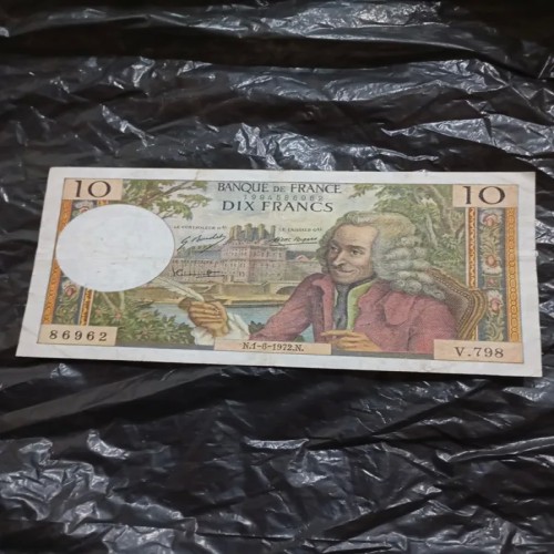 فروش اسکناس 10 فرانک فرانسه 1972 با سوراخ‌های سوزنی
