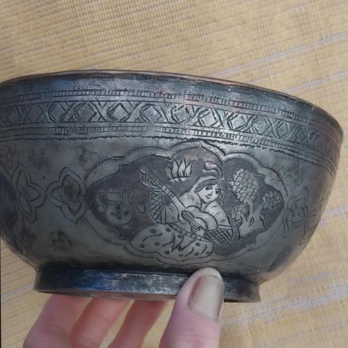 فروش کاسه مسی قدیمی قلمکاری زیبا زنان نوازنده