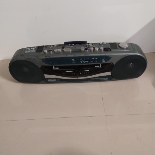 فروش رادیو ضبط استریو سالم با کاست‌های اصلی