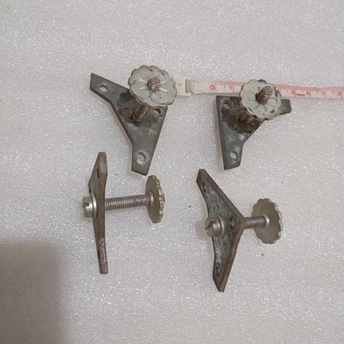 فروش چهار عدد پیچ و مهره با نگهدارنده سه گوش