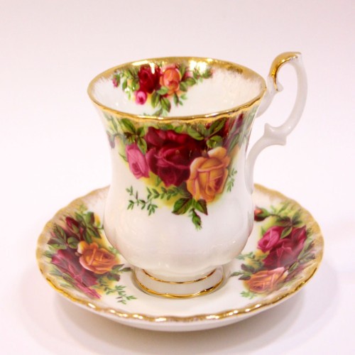 فنجان نعلبکی رویال آلبرت انگلیس با کیفیت عالی