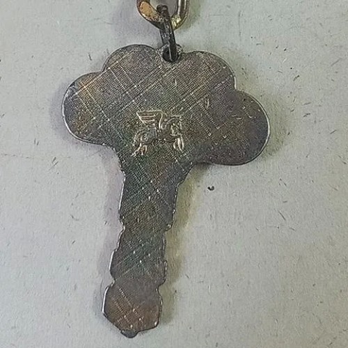 فروش جاکلیدی قدیمی با نقش اسب بالدار | هنر دست