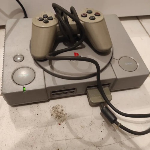 فروش پلی استیشن 1 با دو دسته سالم و بی‌نظیر