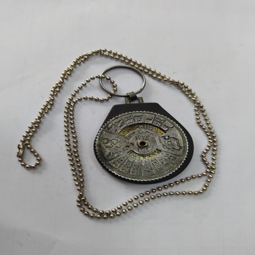 فروش تقویم قدیمی انتیک سی ساله با زنجیر