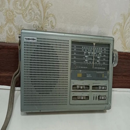 فروش رادیو توشیبا ژاپنی با گیرندگی عالی و ظاهر خراب