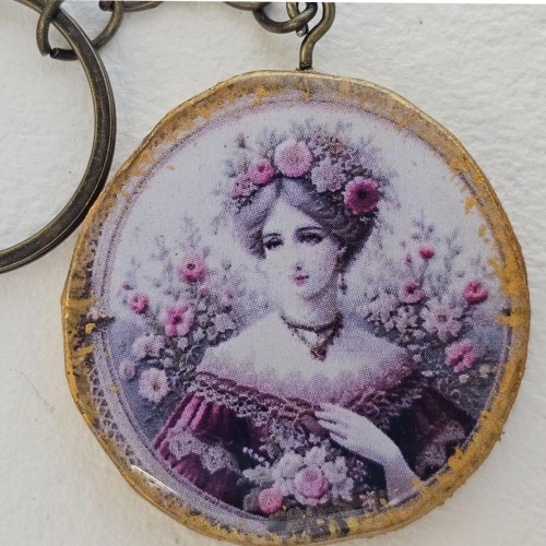 فروش جاکلیدی دست ساز چوب گردو با طراحی منحصر به فرد