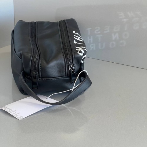 فروش کیف دستی آرایشی اسپرت Bershka با طراحی مدرن
