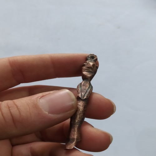 فروش مجسمه قدیمی کوچک آویزی گردنی دستساز خاص