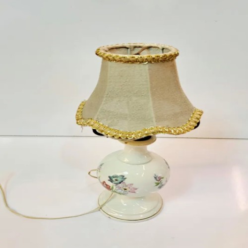 فروش چراغ خواب قدیمی و زیبا با طراحی کلاسیک