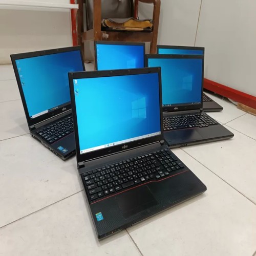 فروش لپ تاپ فوجیتسو مشکی با صفحه 15.6 اینچ و پردازنده i5