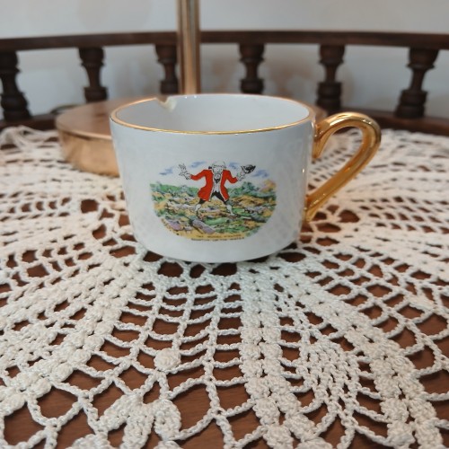 خرید فنجان قدیمی چینی وردسا با طرح خاص و کمیاب