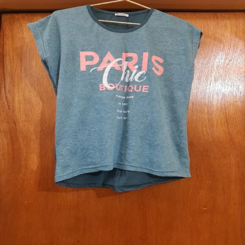 تیشرت زنانه با طراحی مدرن و راحتی بی‌نظیر