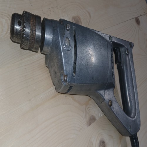 فروش دریل بدنه فلزی Makita مدل 6301 با 700 وات قدرت