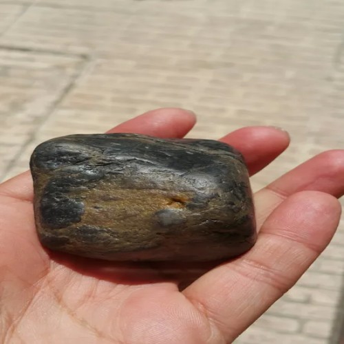 سنگ آهن دار ضعیف مشکوک به شهابسنگ - وزن 158 گرم